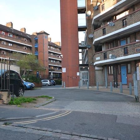Lovely 4 Bedroom Apartment Close To The City Walking Distance From The Rivere View ロンドン エクステリア 写真