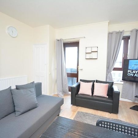 Lovely 4 Bedroom Apartment Close To The City Walking Distance From The Rivere View ロンドン エクステリア 写真