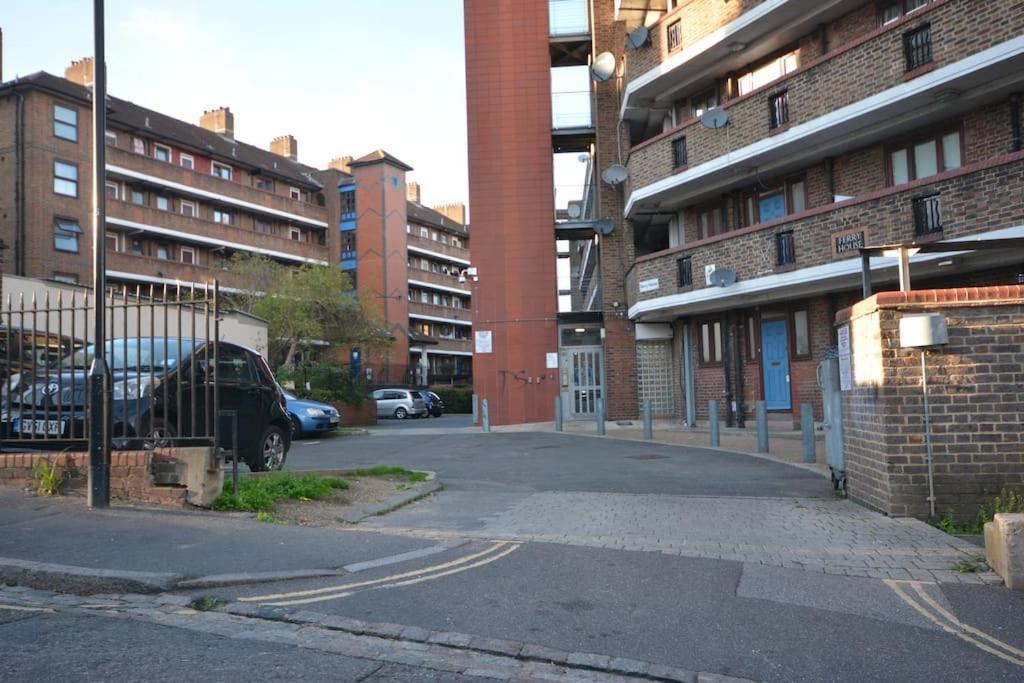 Lovely 4 Bedroom Apartment Close To The City Walking Distance From The Rivere View ロンドン エクステリア 写真