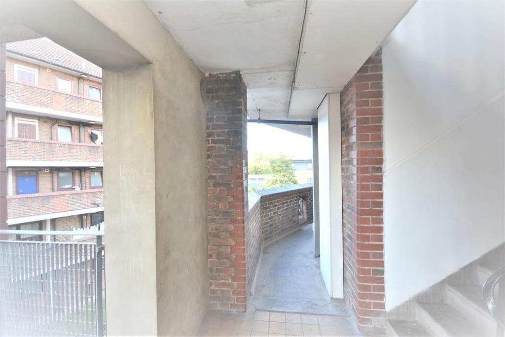 Lovely 4 Bedroom Apartment Close To The City Walking Distance From The Rivere View ロンドン エクステリア 写真