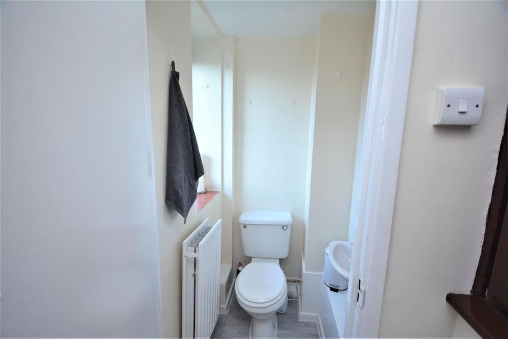 Lovely 4 Bedroom Apartment Close To The City Walking Distance From The Rivere View ロンドン エクステリア 写真