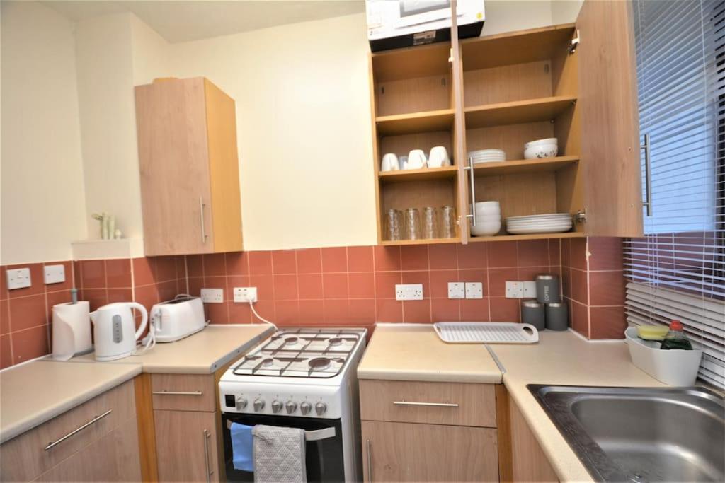 Lovely 4 Bedroom Apartment Close To The City Walking Distance From The Rivere View ロンドン エクステリア 写真