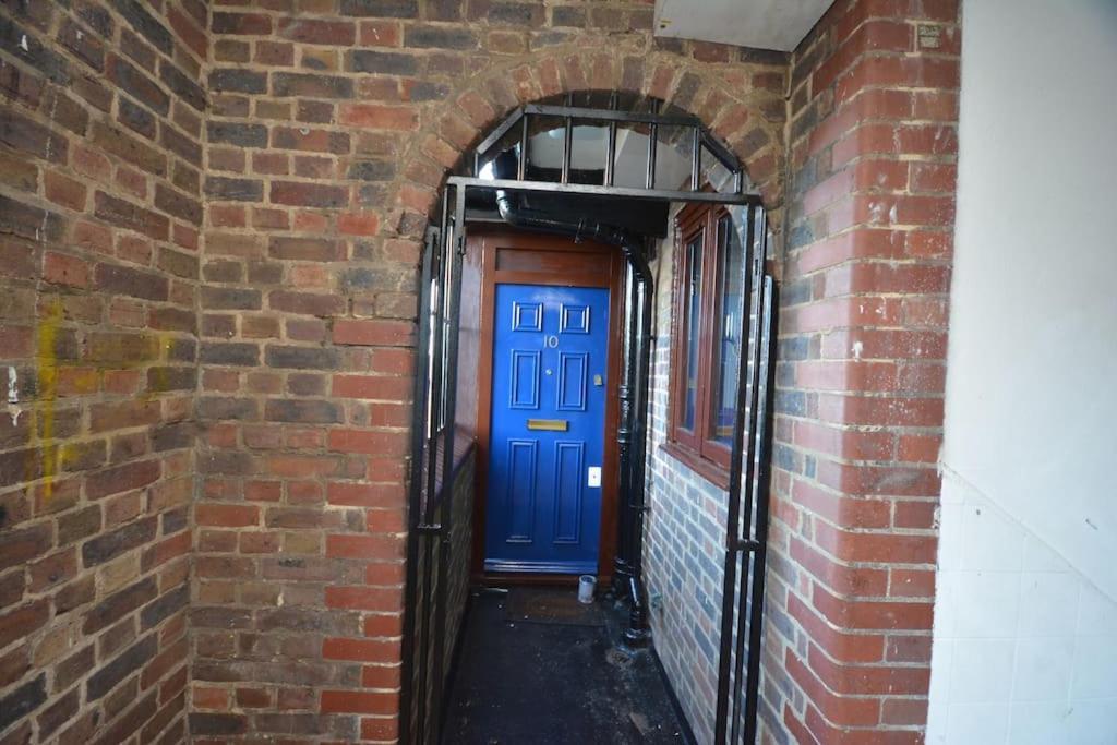 Lovely 4 Bedroom Apartment Close To The City Walking Distance From The Rivere View ロンドン エクステリア 写真