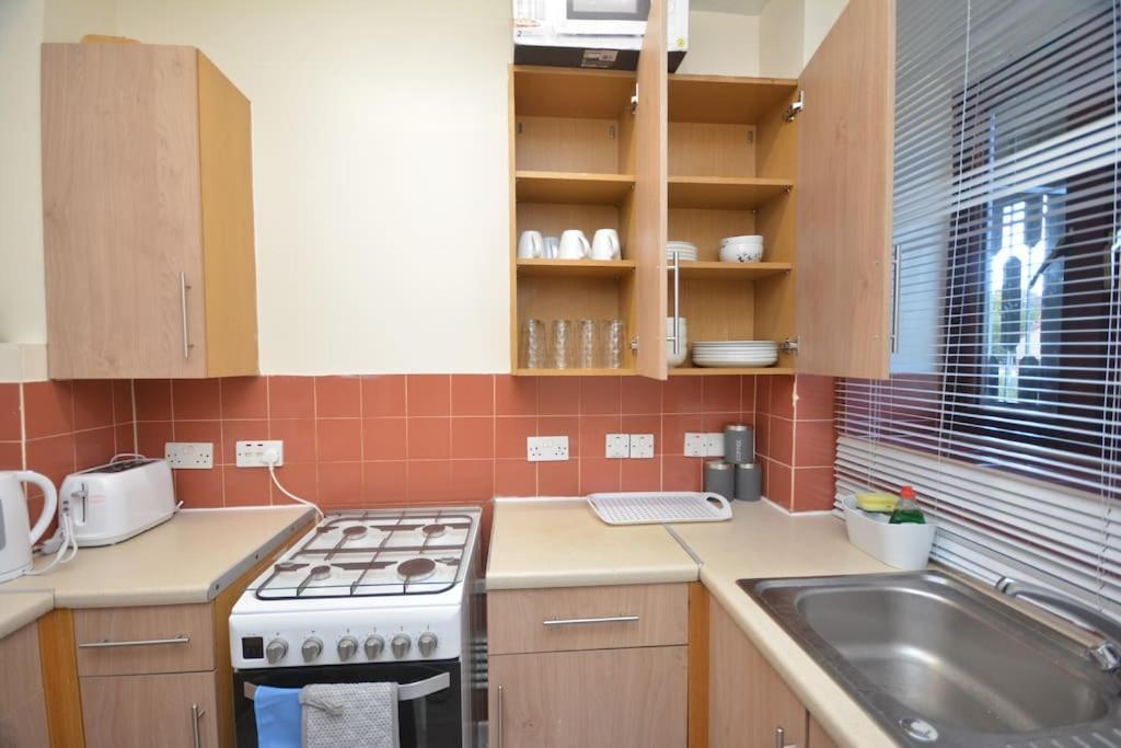 Lovely 4 Bedroom Apartment Close To The City Walking Distance From The Rivere View ロンドン エクステリア 写真