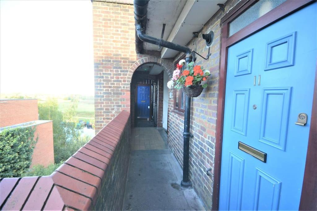 Lovely 4 Bedroom Apartment Close To The City Walking Distance From The Rivere View ロンドン エクステリア 写真