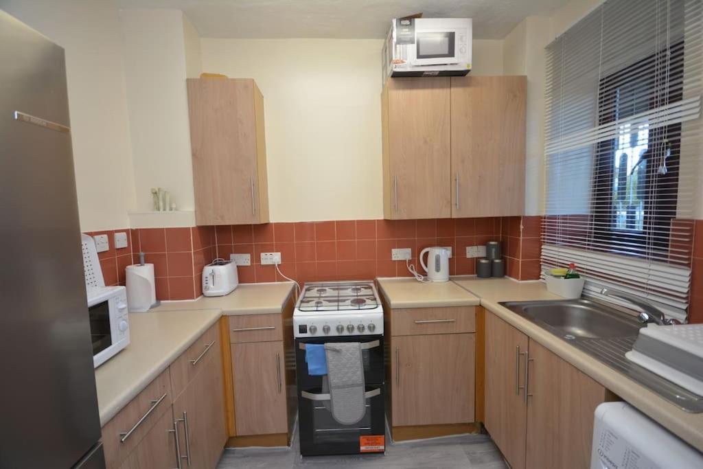 Lovely 4 Bedroom Apartment Close To The City Walking Distance From The Rivere View ロンドン エクステリア 写真